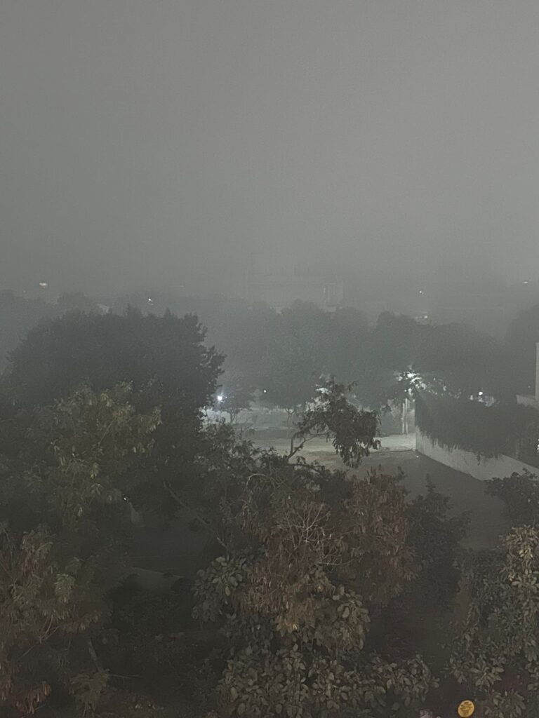 Widespread Fog Disrupts Delhi-NCR: IMD Issues Red Alert as Flights and Trains Delayed