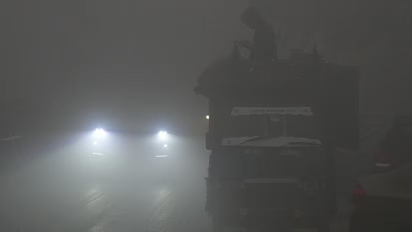 "Delhi Grapples with Dense Fog: Flight and Train Disruptions Cause Passenger Inconvenience"